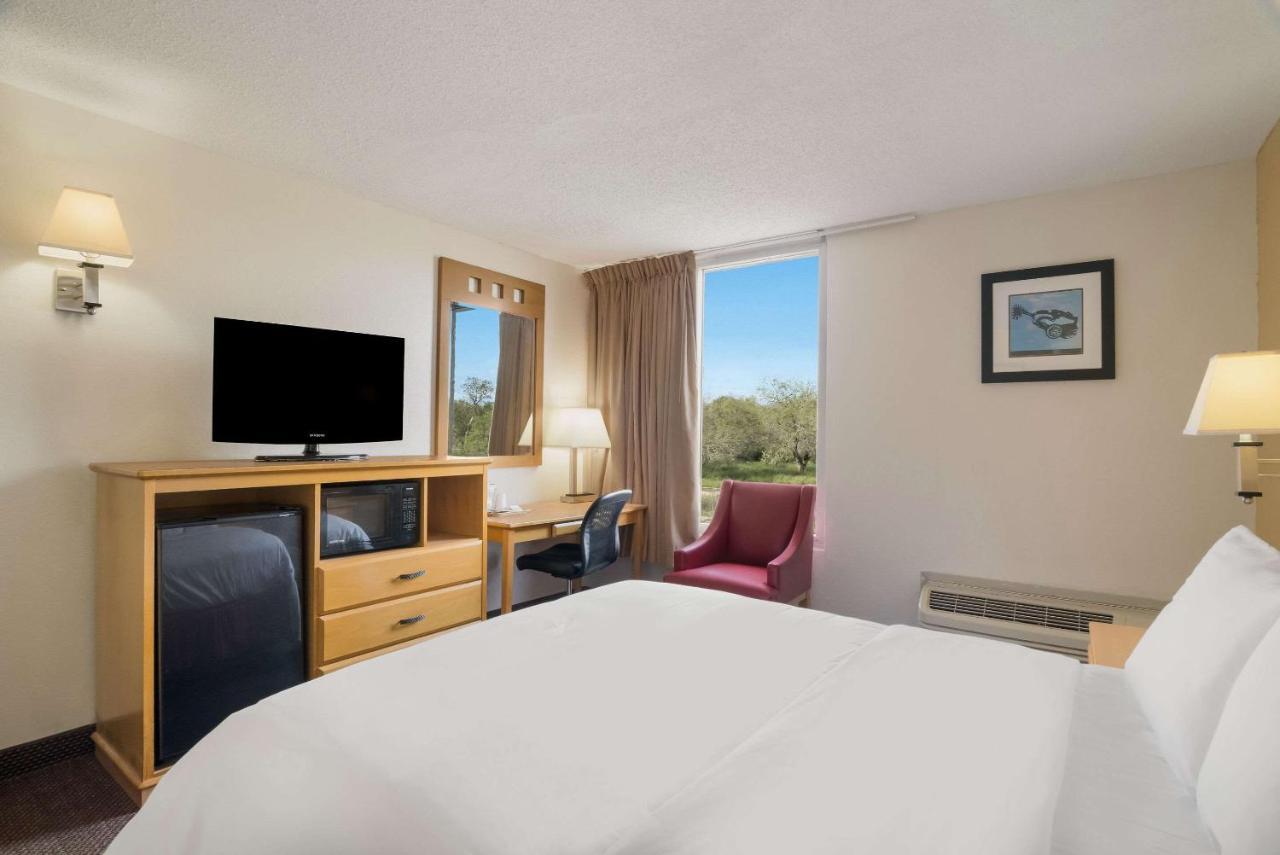 Quality Inn 爱丽丝 外观 照片